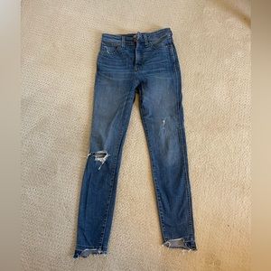 Madewell curvy high rise skinny distressed jean - fray hem
